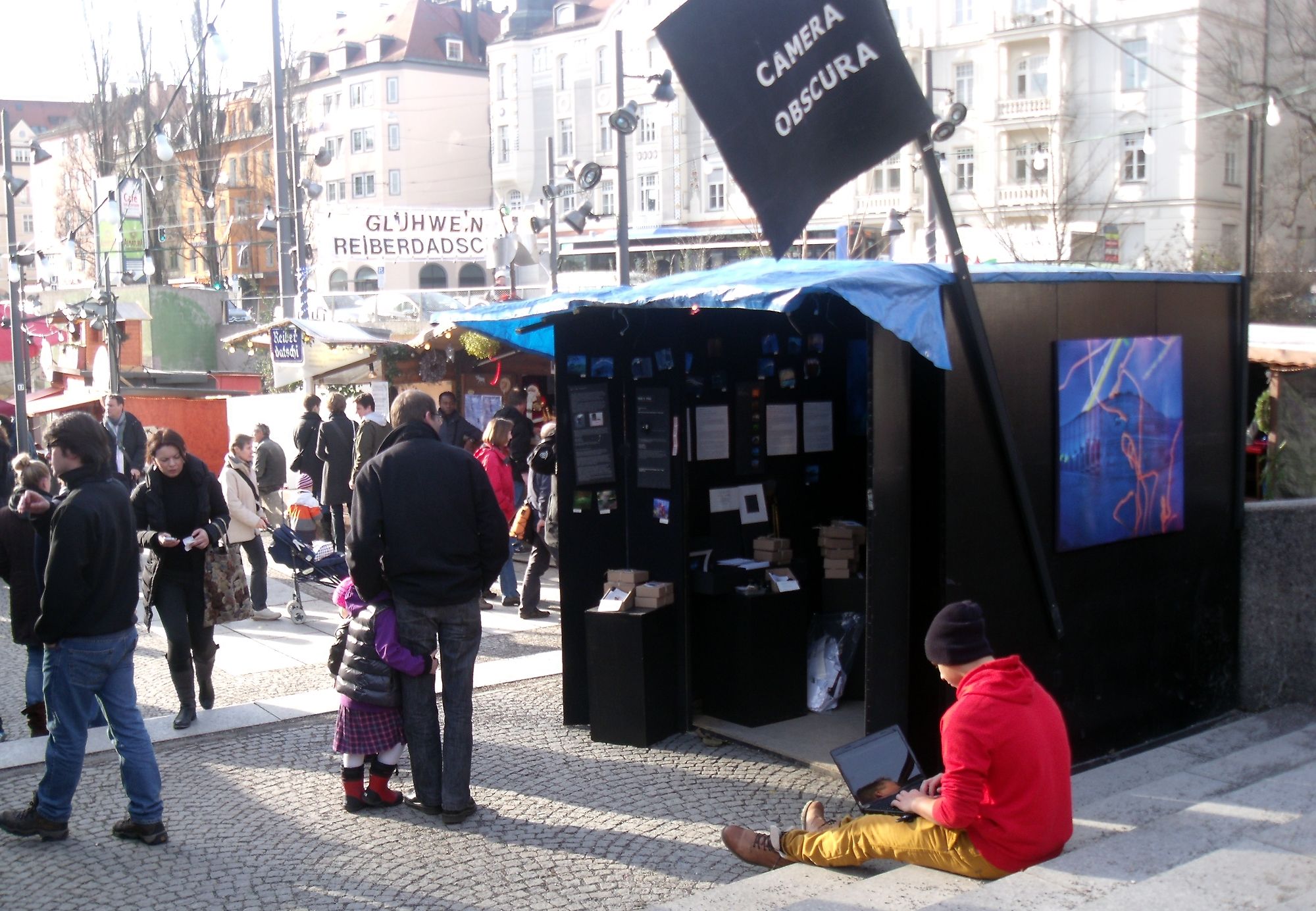 zajfert_schwabing_camera_oscura Wie ein Vogel und eine Spinne die wohl am längsten belichtete Fotografie der Welt schufen Eine Geschichte über Zeit, Licht und das fragile Gleichgewicht zwischen Kontrolle und Natur.